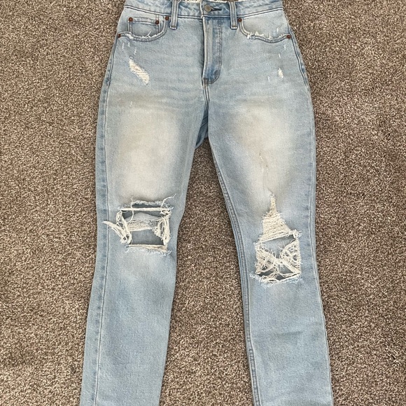 Abercrombie & Fitch Curve Love Skinny High Rise Light Wash Distressed Jeans - Picture 3 of 4